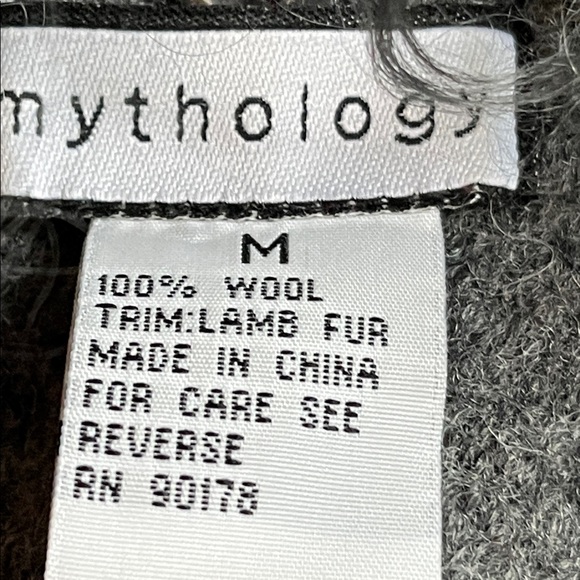 Chic Gray wool jacket with real lamb fur, medium size woman! So warm, chic - Picture 9 of 17